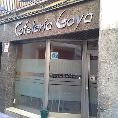 Hostal Cafeteteria Goya Barbastro Bagian luar foto