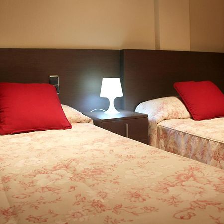Hostal Cafeteteria Goya Barbastro Ruang foto