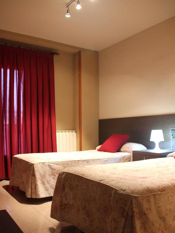 Hostal Cafeteteria Goya Barbastro Ruang foto