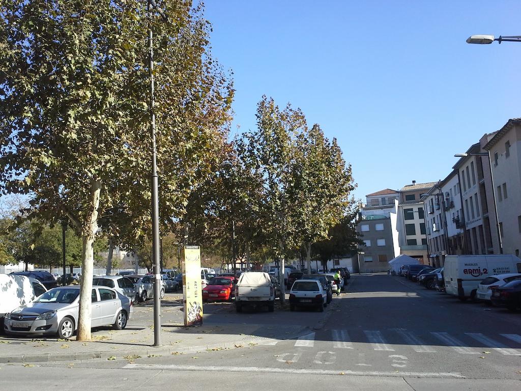 Hostal Cafeteteria Goya Barbastro Bagian luar foto