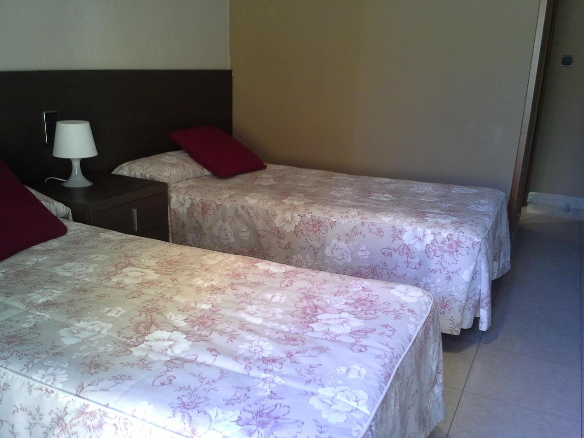 Hostal Cafeteteria Goya Barbastro Ruang foto