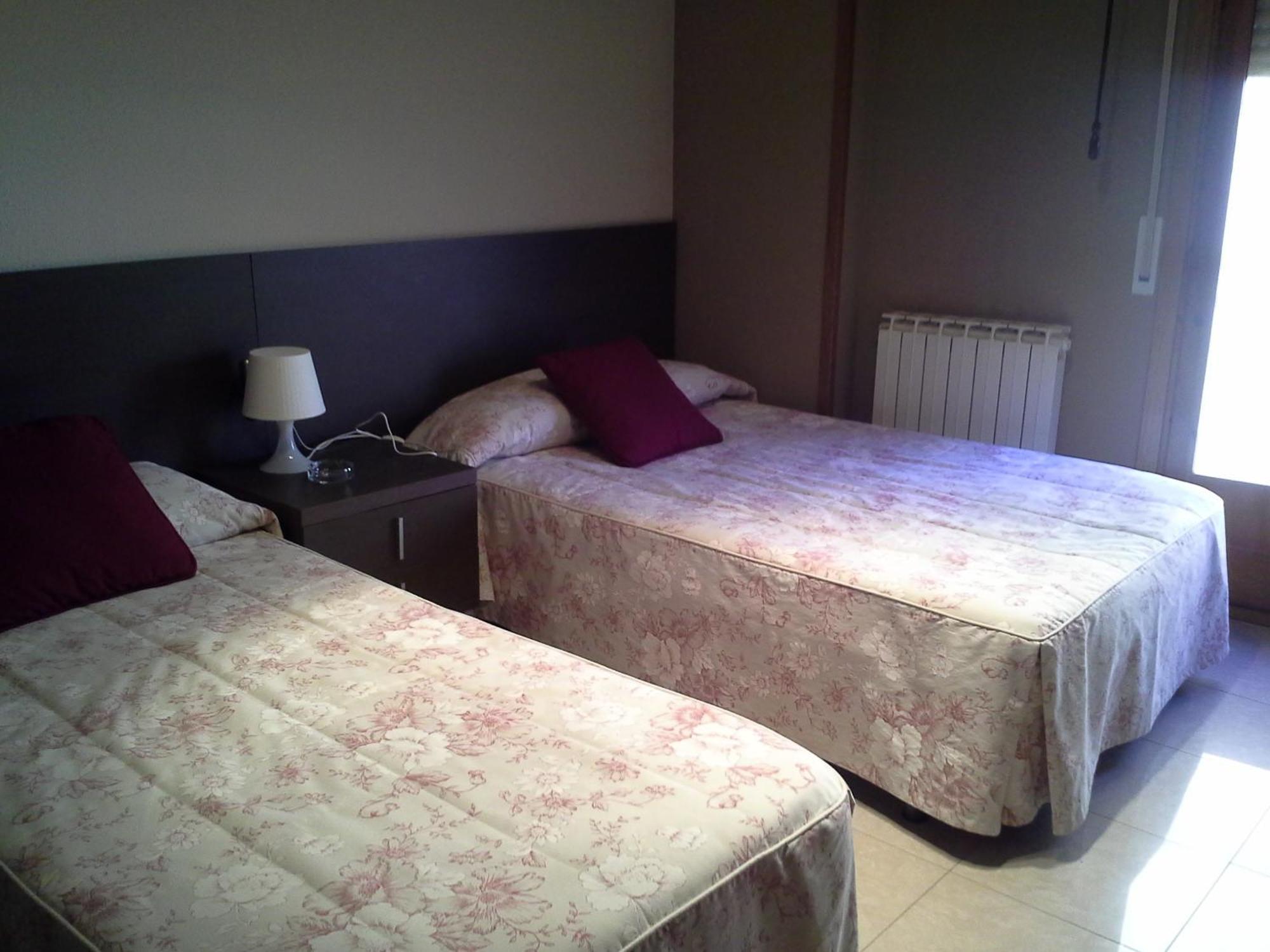 Hostal Cafeteteria Goya Barbastro Ruang foto